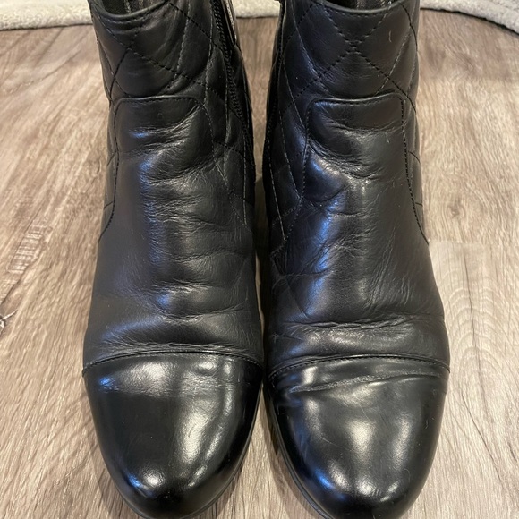 AQUATALIA Black Quilted Wedge Zipper Booties Size 37.5 - Picture 2 of 7